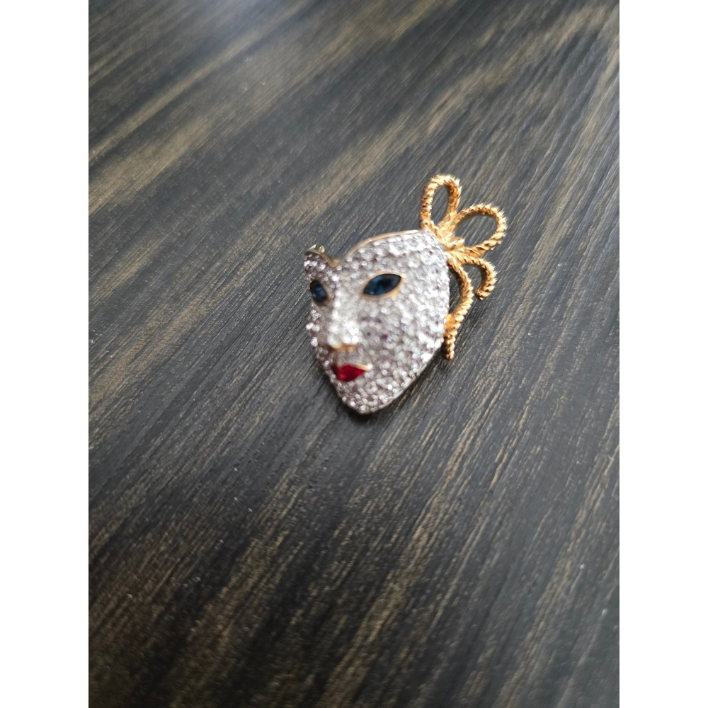 Vintage Masquerade Mask Brooch Pave Rhinestone Blue Eye Gold Tone Venetian Pin